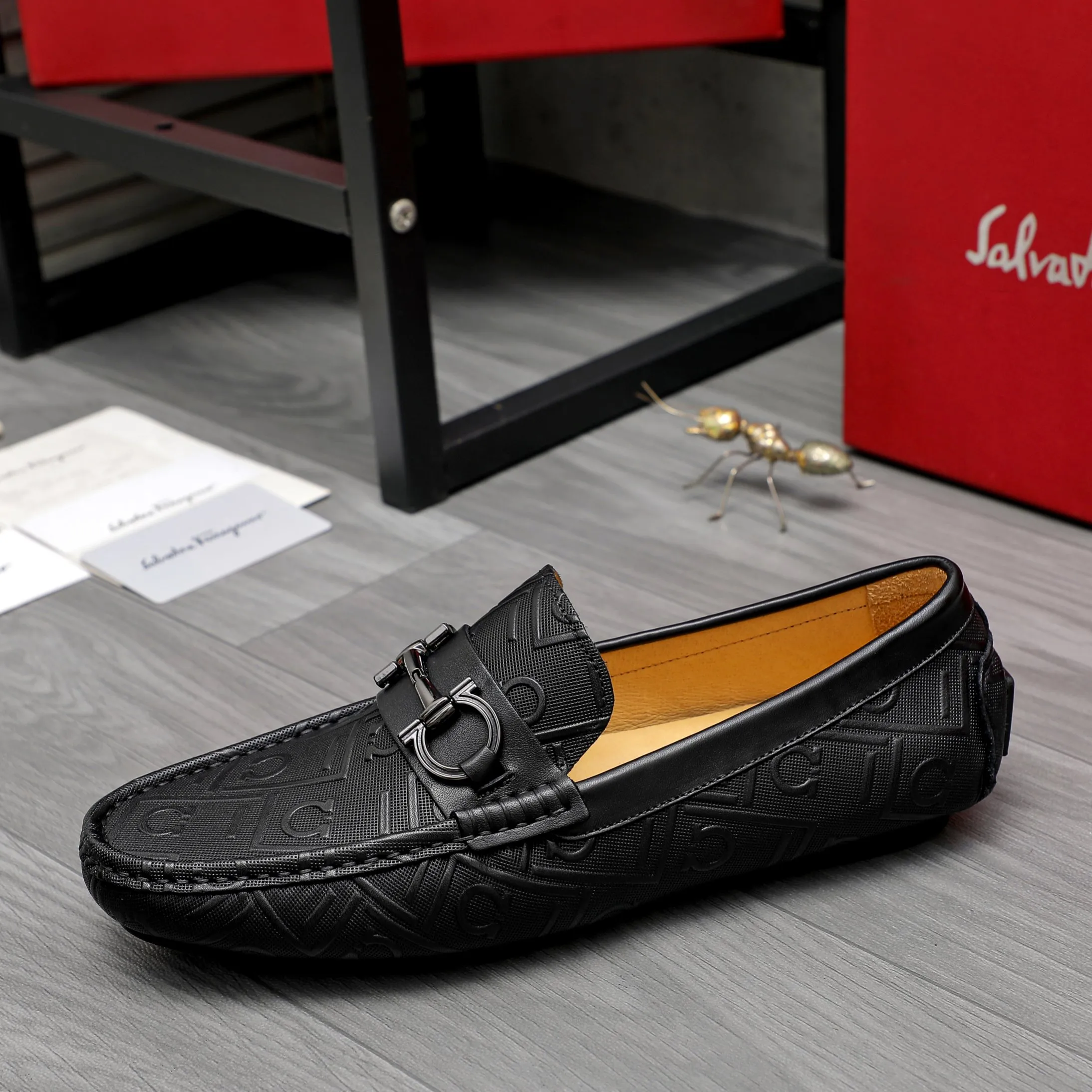 Men's shoes 💰400 Product trademark: Ferragamo "Ferragamo" casual slip-on shoes Regular size: 38-45 (45. Customized, non-returnable) Product materials: Selected embossed cowhide upper, pigskin lining, rubber outsole
